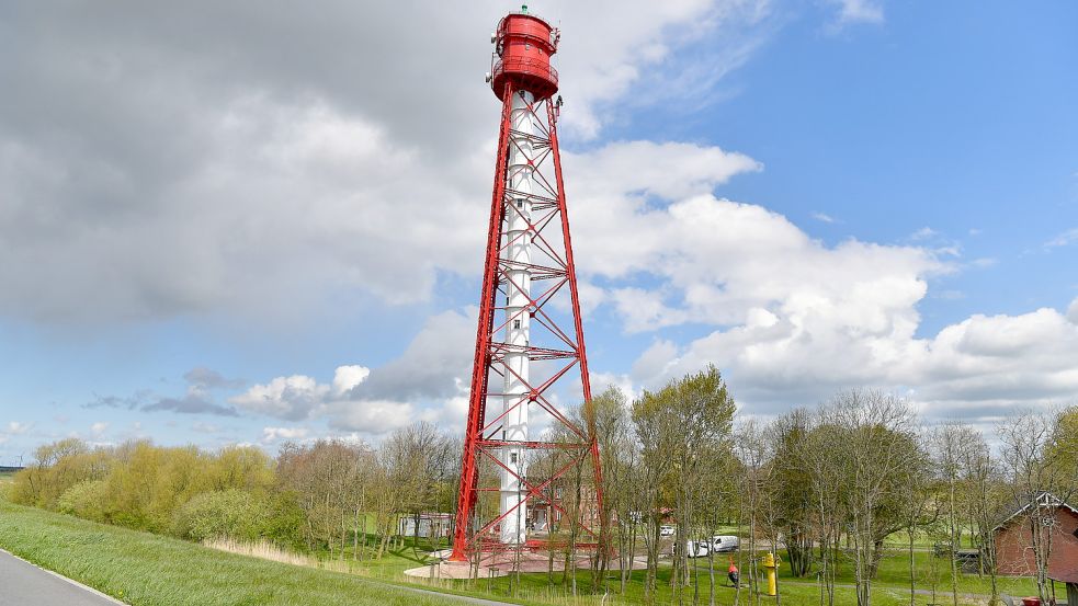 So schön rot: Der Campener Leuchtturm ist wieder für Besucher zugänglich. Foto: Wagenaar