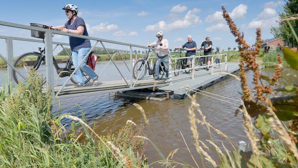 Bei der letzten Auflage von „Van Dörp to Dörp“ im Jahr 2019 konnte das Fehntjer Tief ebenfalls überquert werden. Foto: Ortgies/Archiv