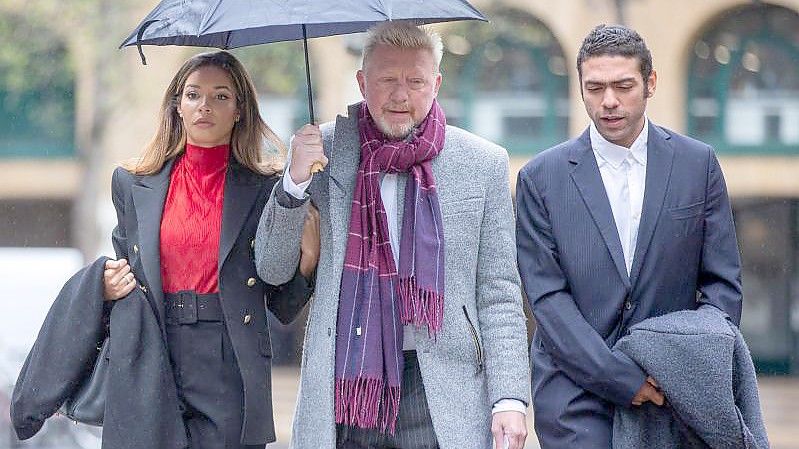 Boris Becker kommt mit seiner Lebensgefährtin Lilian De Carvalho Monteiro und seinem Sohn Noah zum Gericht. Foto: Tayfun Salci/ZUMA Press Wire/dpa