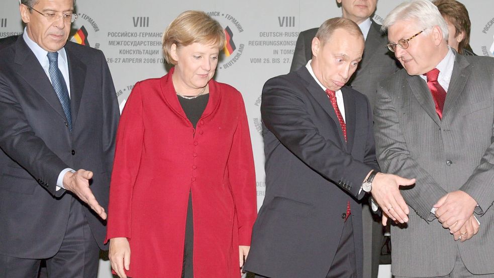 Deutsch-Russische Konsultationen im Jahre 2006: Russlands Außenminister Lawrow, Kanzlerin Merkel, Präsident Putin und Außenminister Steinmeier. Foto: dpa/EPA