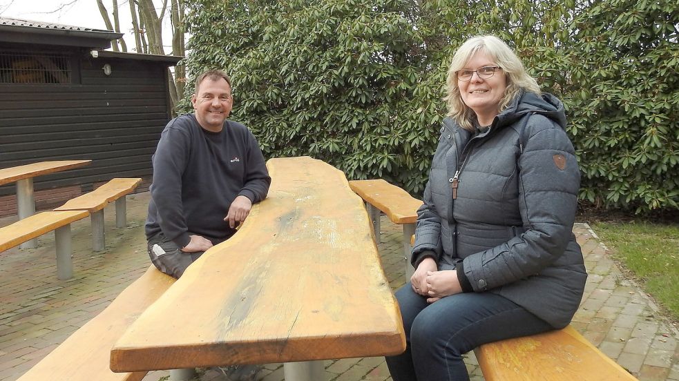 Wolfgang und Manuela Halm genießen das Dorfleben. Foto: Wiggermann