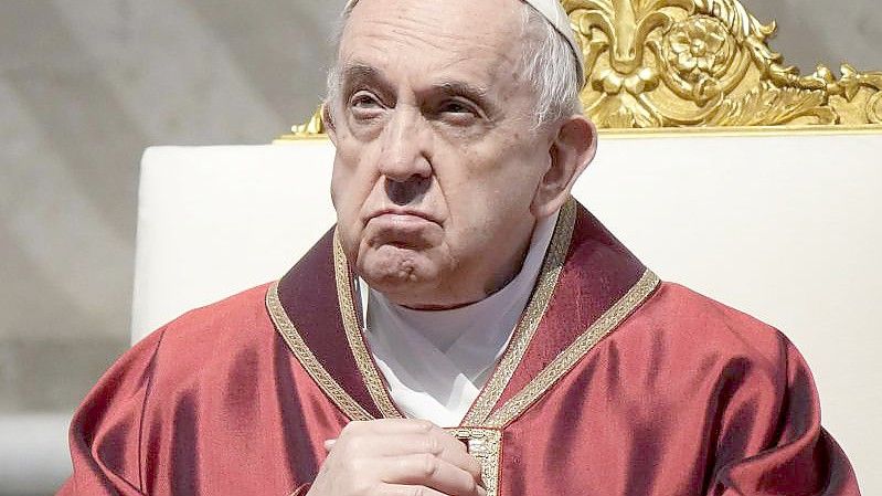 Fordert ein Ende der Kämpfe in der Ukraine auf: Papst Franziskus. Foto: Andrew Medichini/AP/dpa