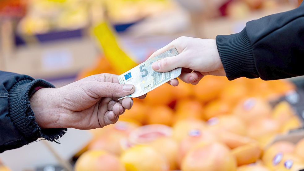 Auf Grundnahrungsmittel sollte keine Mehrwertsteuer mehr erhoben werden, fordern Sozialverbände und Verbraucherschützer. Doch gibt es Bedenken. Foto: Moritz Frankenberg