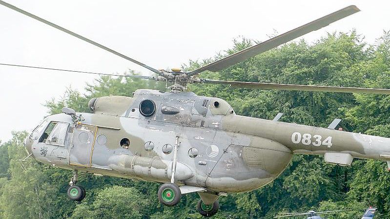 Elf Helikopter des Typs Mi-17 gehören zu einem Hilfspaket der USA für die Ukraine. Foto: Peter Endig/dpa-Zentralbild/dpa