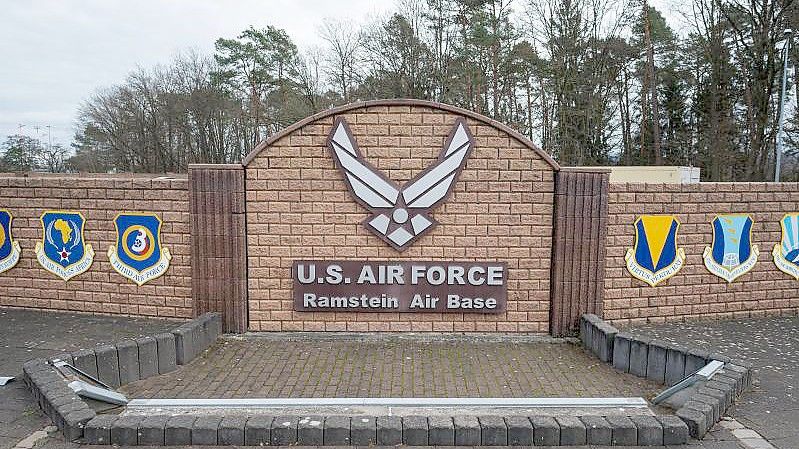 Das Symbol der Ramstein Air Base der U.S. Air Force. Foto: Oliver Dietze/dpa