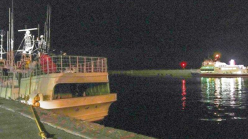 Blick auf einen Fischereihafen, von dem aus ein vermisstes Ausflugsboot am Samstag zu einer Tour in Shari auf der nördlichen Insel Hokkaido aufgebrochen ist. Foto: Uncredited/Kyodo News/AP/dpa