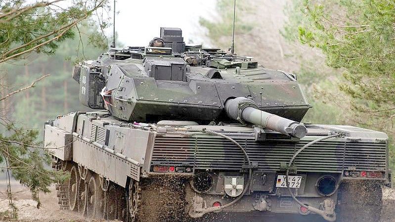 Panzer aus deutscher Produktion könnten schon bald die ukrainische Armee verstärken. Foto: Philipp Schulze/dpa