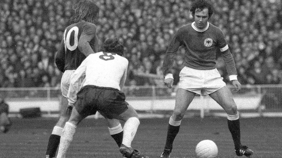 Ramba-Zamba - Günter Netzer und Franz Beckenbauer prägten mit ihrem Wechselspiel den Stil der deutschen „Jahrhundertelf“. Alles begann mit dem 3:1-Sieg in Wembley. Foto: Imago/Sven Simon