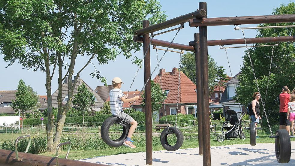 Zum Greetsieler Abenteuerspielplatz zählt auch diese Reifenschaukel. Geht es nach der SWK und der SPD soll auch in Pewsum ein Platz wie dieser entstehen. Foto: Archiv