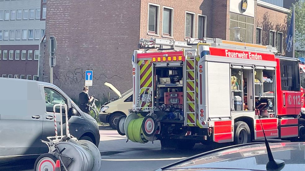 Neben der Polizei war auch die Feuerwehr vor Ort. Foto: Schoneboom