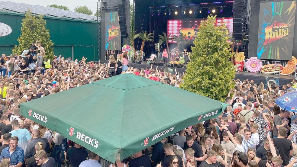 Ausgelassene Stimmung in Tange: Nach zwei Jahren Coronapause kann wieder gefeiert werden. Foto: Hock