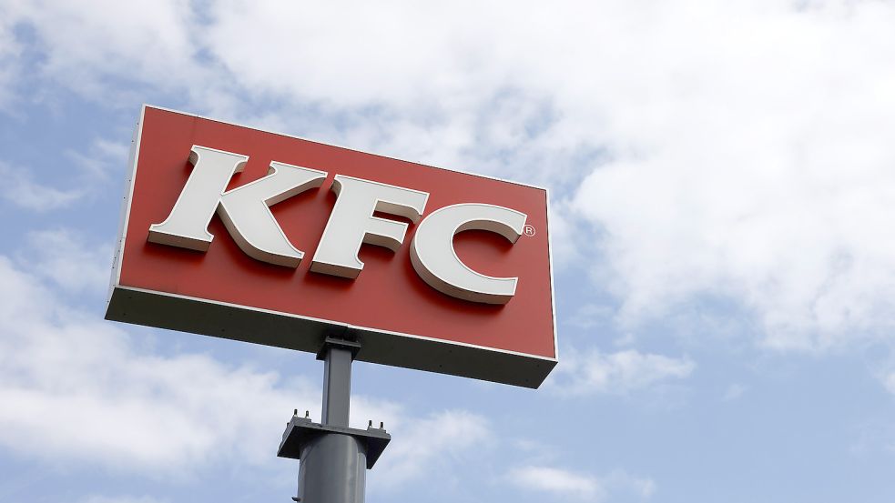 In Australien tauschen KFC-Filialen den Salat mit Weißkohl aus. Kommt diese Maßnahme auch auf Deutschland zu? Foto: imago images/Panama Pictures (Symbolbild)