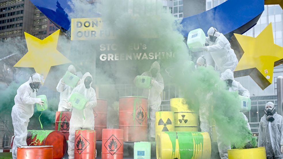 Darf man die Politik Atomenergie und Gas noch finanziell fördern? Umweltaktivisten haben seit Monaten dagegen protestiert. Das EU-Parlament hat sich davon mehrheitlich nicht beeindrucken lassen. Foto: dpa