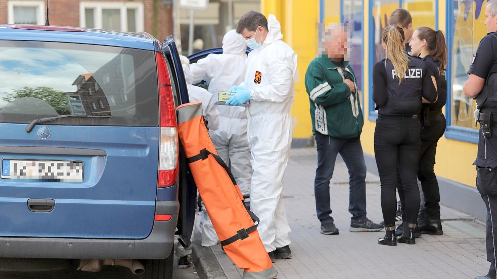 Der Großeinsatz der Polizei im Bereich der Friedenstraße lief den ganzen Samstag über. Foto: Florian Sprenger