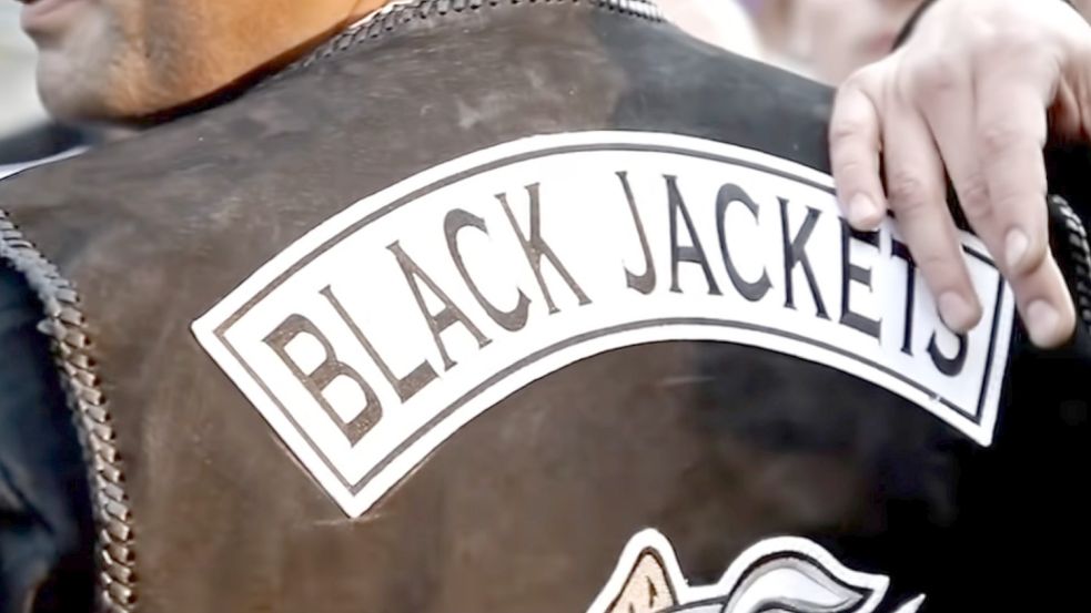 Die Black Jackets, eine „rockerähnliche Gruppierung“, gibt es seit 1985. Das Bild zeigt einen Ausschnitt aus einem älteren Video zum damaligen Chapter Delmenhorst, der ersten Gruppe in der weiteren Region. Jetzt hat sich wohl ein Chapter in Emden gegründet. Symbolfoto: Youtube