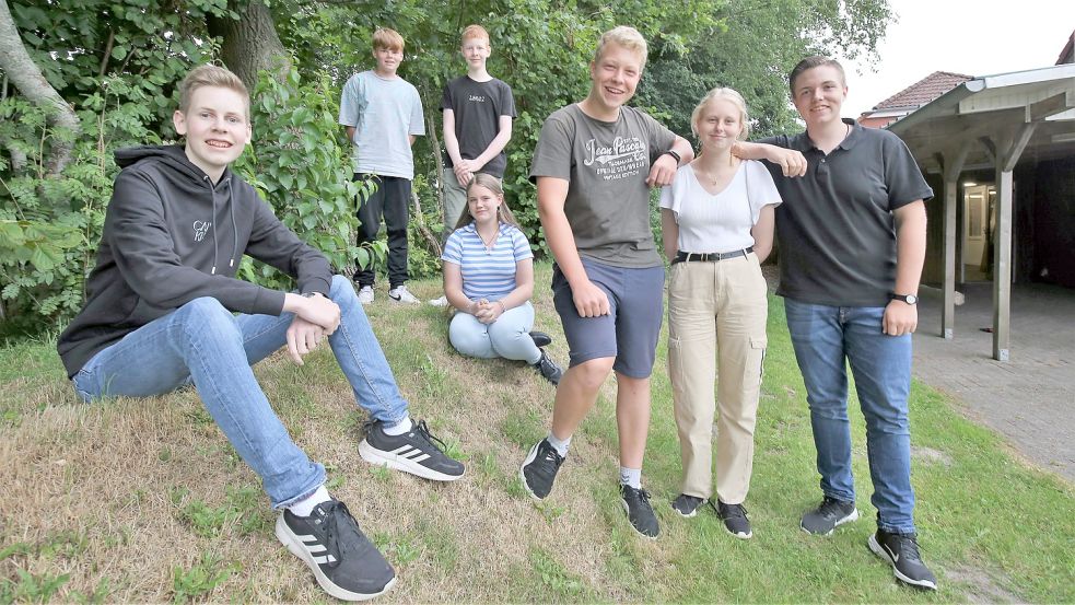 Die Dorfjugend Georgsfeld hat sich neu gegründet. Mit dabei (von links) Tido Saathoff (16), Ben Schmidt (13), Enno Saathoff (13), Sara Reck (13), Leon Rieken (16), Jana Schmidt (15) und Kevin Reck (15). Foto: Böning