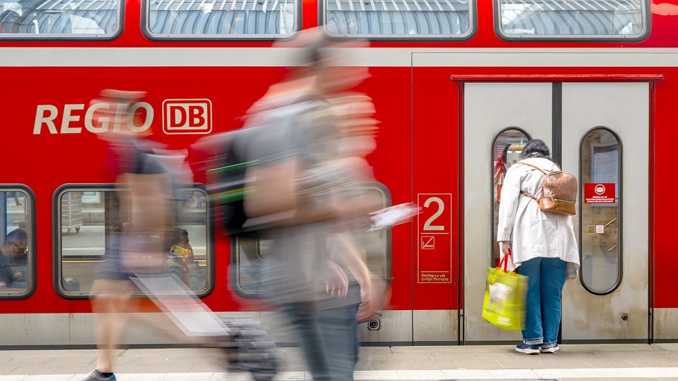 Das Neun-Euro-Ticket zeigt Wirkung in der Fahrgast-Statistik. Foto: Lennart Preiss/dpa