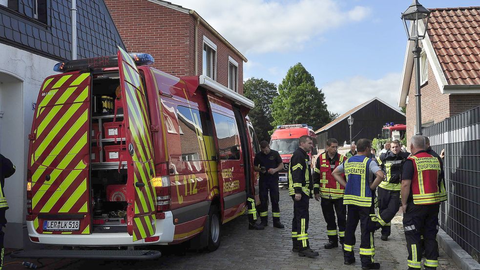 Am Samstagmorgen rückte die Feuerwehr in Weener aus. Auch ein Gefahrgutzug war im Einsatz. Foto: Wolters