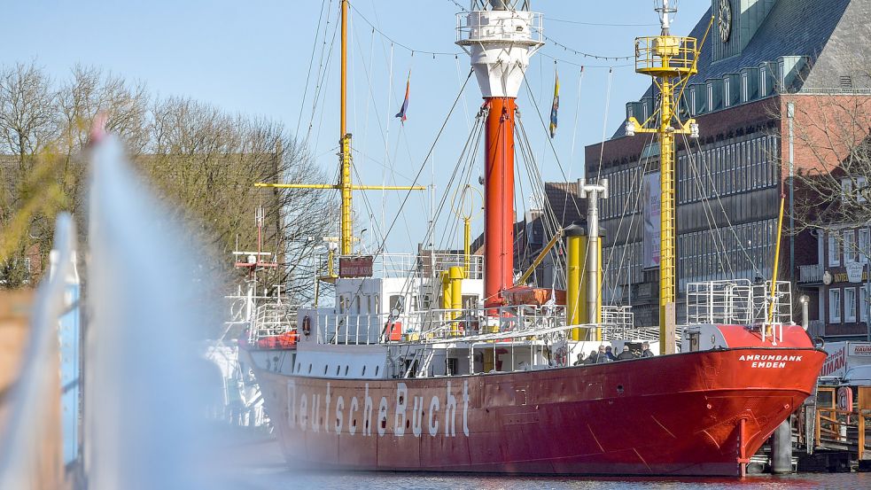 Das Emder Museumsfeuerschiff „Amrumbank/Deutsche Bucht“ legt wegen schlechter Wettervorhersagen nicht zu den geplanten Test- und Gästefahrten ab. Foto: Archiv