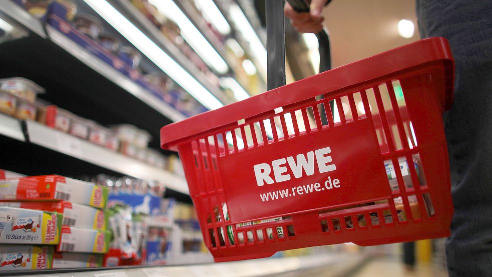 Rewe will wegen eines Preisstreits mit dem Hersteller beliebte Cornflakes aus seinen Regalen verbannen. Foto: Oliver Berg/dpa