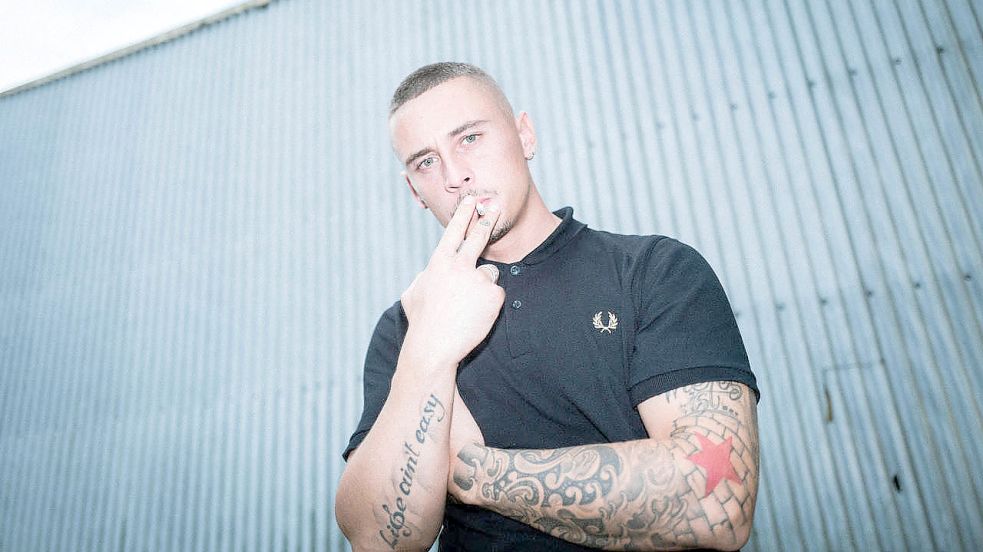 Disarstar, Pressefoto seines vergangenen Albums „Deutscher Oktober“. Droht dem Rapper eine Anzeige? Foto: Tim Erdmann