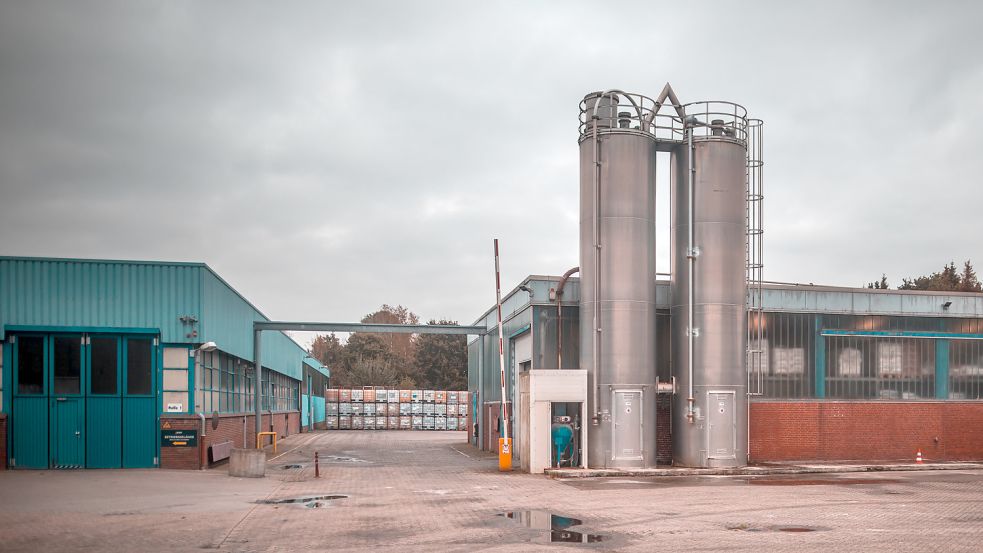 Zu Ende Mai soll das Bostik-Werk an der Ginsterstraße in Wiesmoor geschlossen werden. Foto: Cordsen