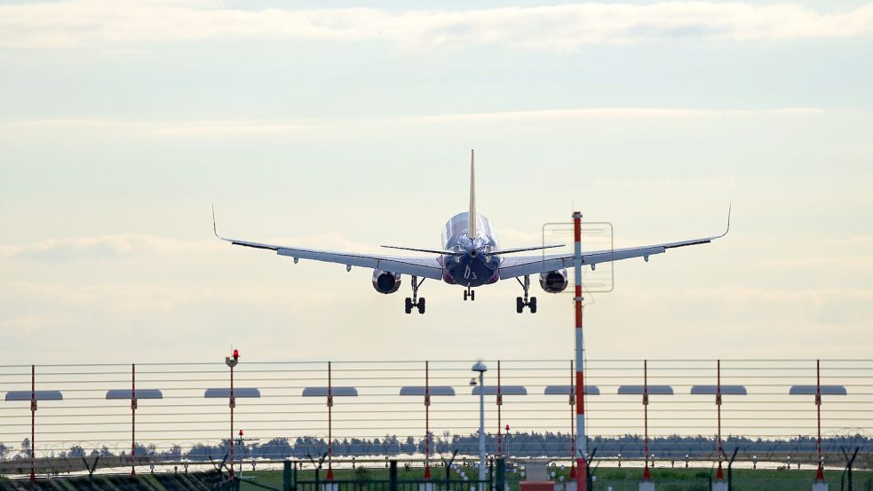 Der Traum vom Fliegen verursacht einen gehörigen Ausstoß an Kohlendioxid. Das ändert sich auch nicht, wenn statt Urlaubern ein Sinfonieorchester auf Tournee darin sitzt. Foto: Soeren Stache/dpa