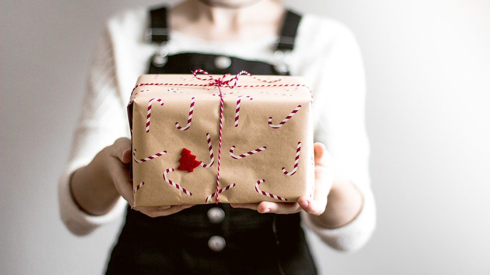 Schönes Geschenk! Und was hat‘s gekostet? Foto: unsplash/Kira von der Heide