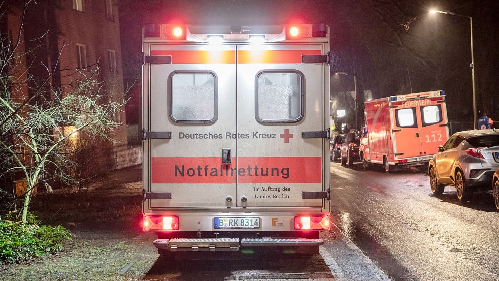 Was muss passieren, damit die Helfer nicht mehr am Limit arbeiten? Ein neues „Bündnis pro Rettungsdienst“ hat sich am 12. Dezember in Berlin mit Forderungen an die Politik gewandt. Foto: Zinken/dpa