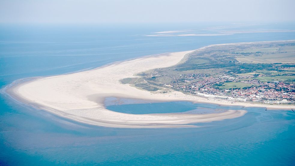 Die ostfriesische Insel Borkum in der Nordsee, vor der die Förderung von Erdgas geplant wird. Foto: Sina Schuldt/DPA