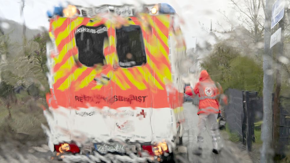 Bezüglich des Rettungsdienstes in Ostfriesland scheint manches statistisch zu verschwimmen. Symbolfoto: Roessler/dpa