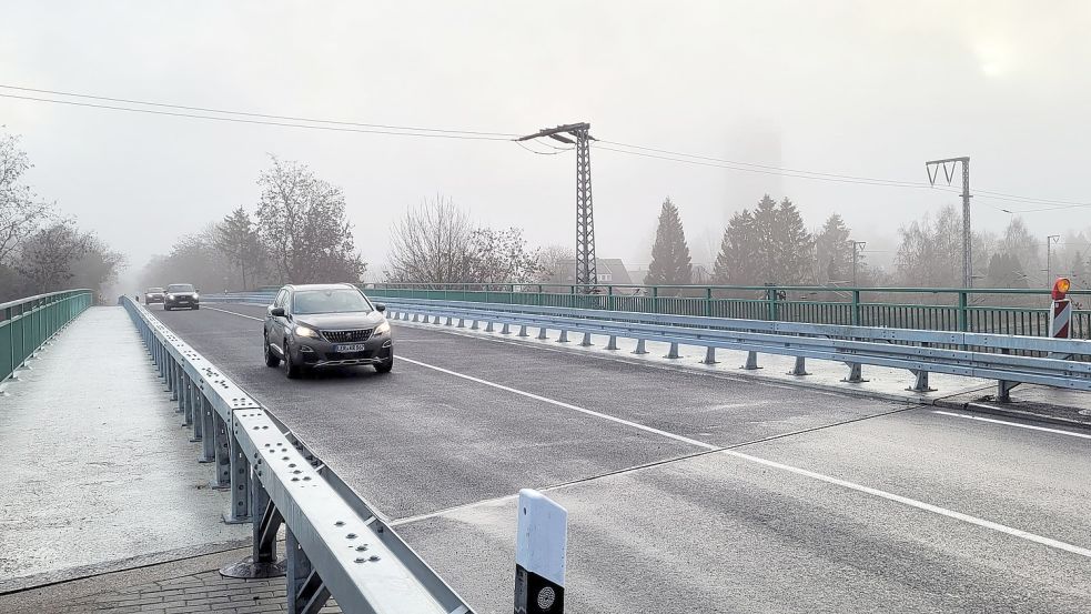 Die ersten Autos fahren wieder über den bis dato gesperrten Stadtring. Foto: Wolters