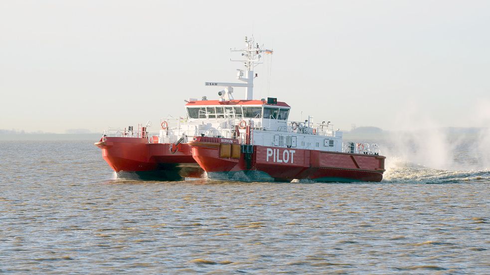 Das Lotsenversetzboot „Borkum“ ist im Emsrevier im Einsatz und auf der Insel Borkum stationiert. Es hat einen Doppelrumpf. Foto: F. Doden/Archiv