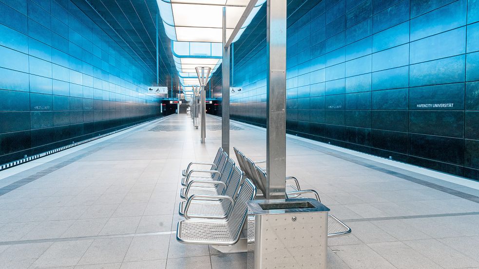 So leer ist es nur selten in Hamburgs U-Bahn-Stationen (hier in der Hafencity). Am Mittwoch ist mit vielen leeren Gleisen und Ausfällen zu rechnen. Foto: dpa/Markus Scholz