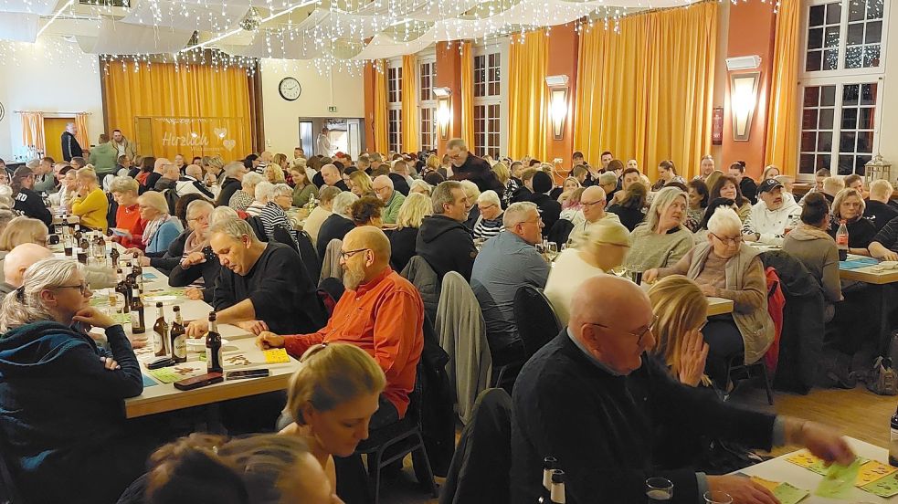 Die alte Pumpstation in Transvaal war voll besetzt. Doch beim Verlesen der Bingo-Zahlen wurde es mucksmäuschenstill. Foto: privat