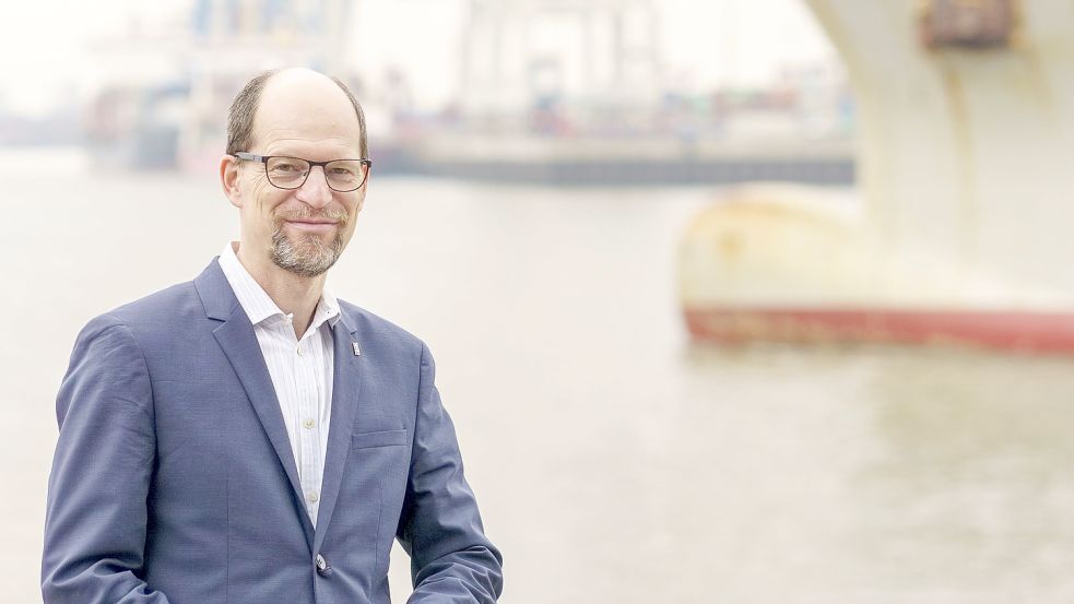 Matthias Ristau, Generalsekretär der Deutschen Seemannsmission, im Hamburger Hafen. Foto: Patrick Lux