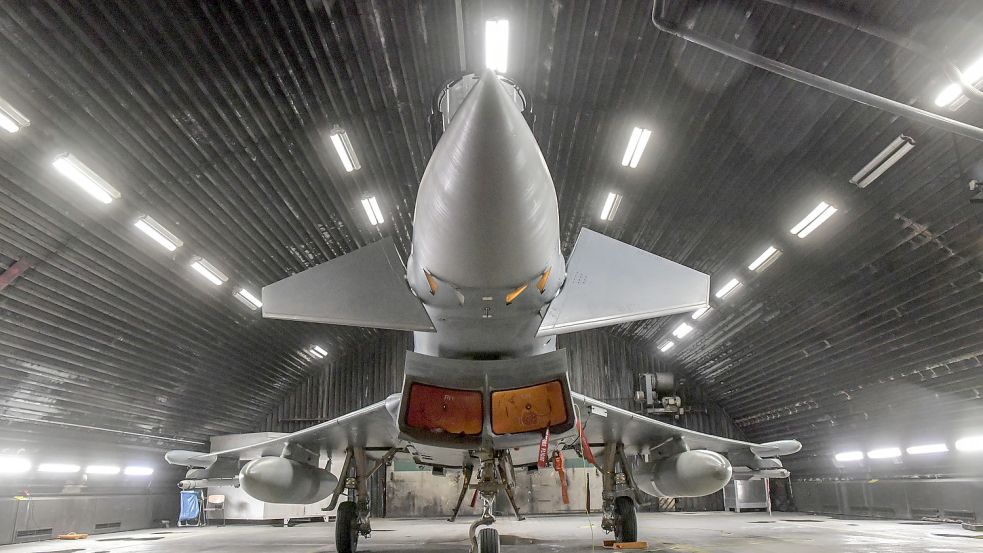 Das Foto zeigt einen Eurofighter in einer der Hallen auf dem Flughafengelände Wittmundhafen. Es entstand Anfang vergangenen Jahres. Foto: Archiv/Ortgies