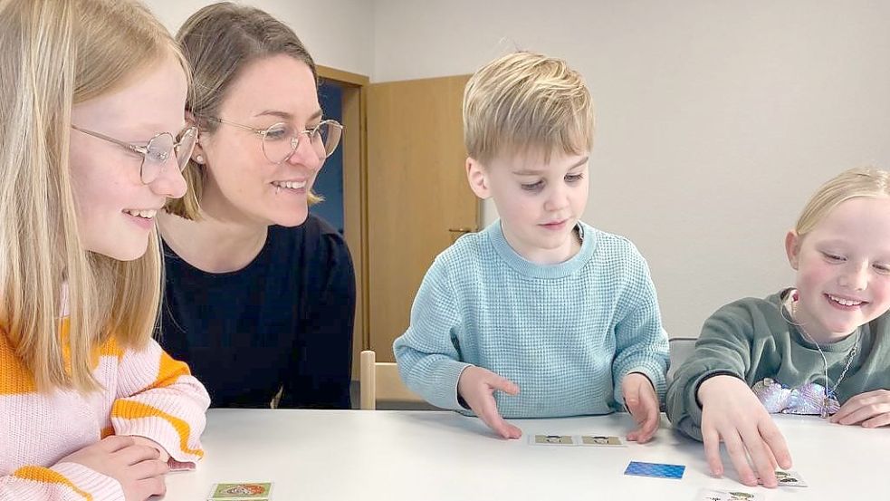 Anna Christians (Zweite von links) leitet das neue Zentrum für Autismus-Kompetenz in Aurich. Foto: privat