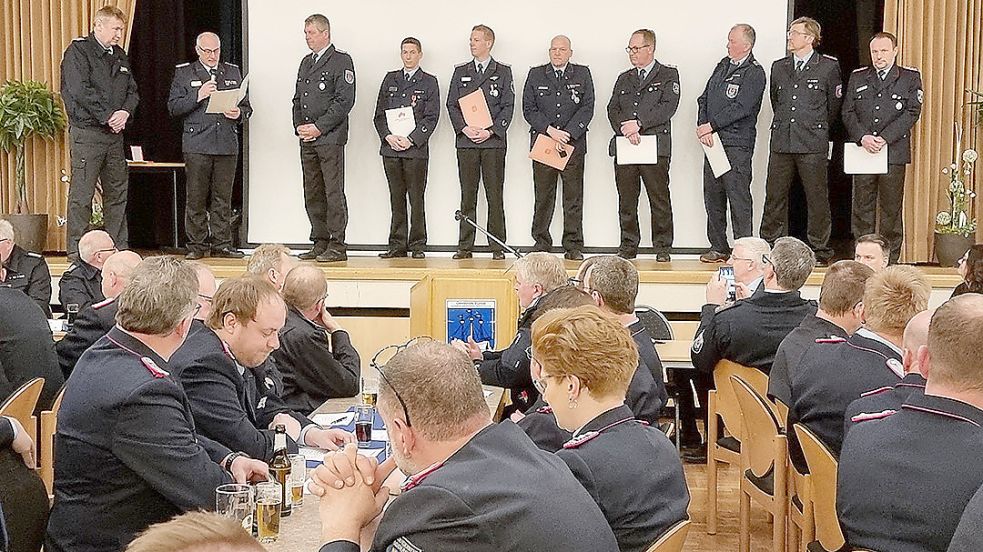 Einige Einsatzkräfte wurden für ihre Leistungen ausgezeichnet. Foto: Stromann