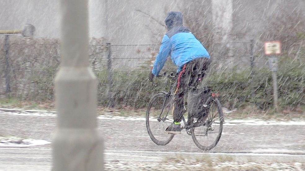 Wer sich auf Sonnenstrahlen und warme Temperaturen gefreut hat, wird zum Wochenende noch einmal enttäuscht. Foto: dpa/Jonas Walzberg