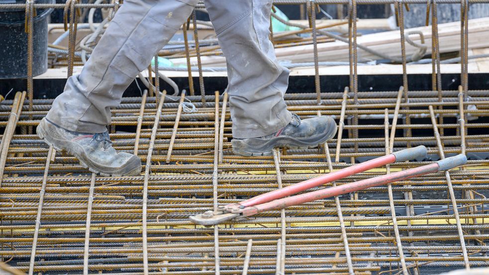 Jedes Jahr enden zahlreiche Unfälle auf deutschen Baustellen tödlich. Foto: dpa/Robert Michael