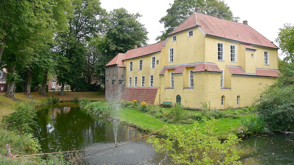 Wird in diesem Jahr an den Wochenenden länger geöffnet: die Manningaburg in PEwsum. Foto: Archiv