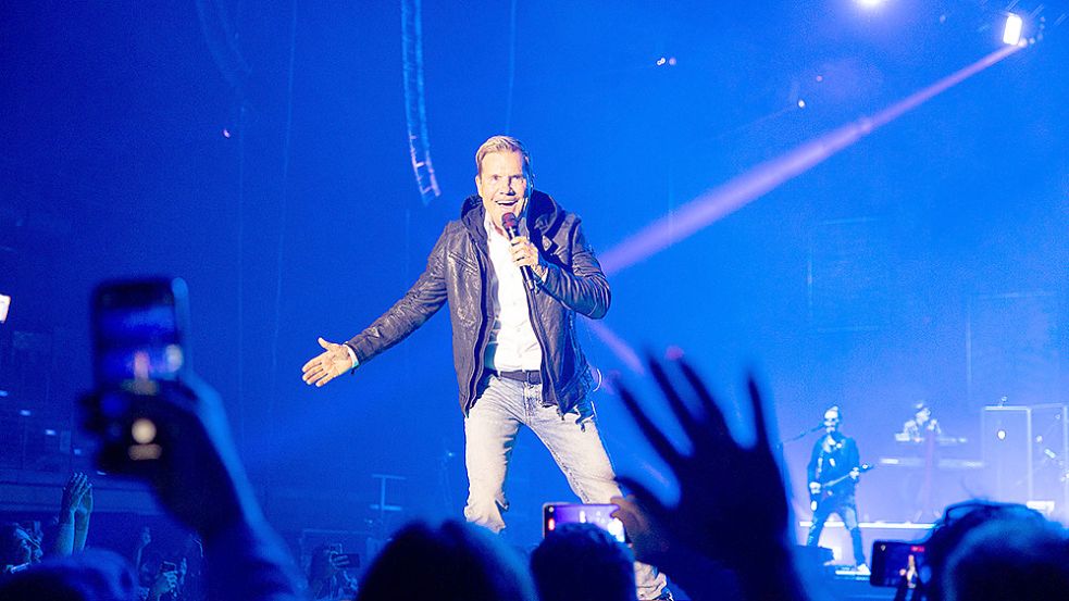 Die Comeback-Tournee verspricht Pop-Höhepunkte aus 4 Jahrzehnten Dieter Bohlen und ist gleichzeitig ein Abschied. Hier ein Schnappschuss vom Auftakt in Berlin. Foto: Fabian Hacke/Concertbüro Zahlmann