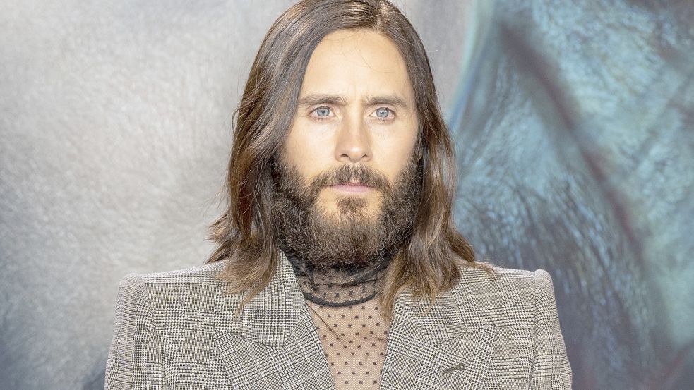 Jared Leto tut viel für die Aufmerksamkeit - nun ist er in Berlin auf Klettertour gegangen. Foto: dpa/Monika Skolimowska