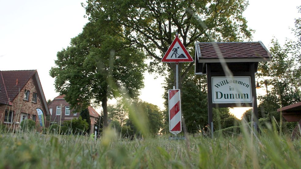 Die Idylle täuscht. In dem Örtchen Dunum ist der Unmut über den geplanten Anschluss ans Abwassernetz groß. Foto: Oltmanns