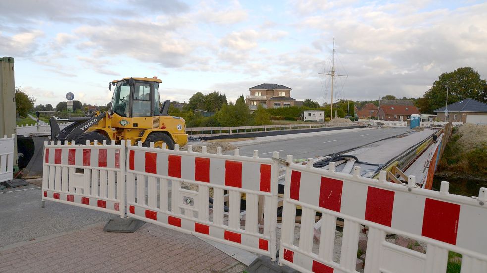 Lange Zeit war die Brücke über den Sauteler Kanal gesperrt. Foto: Lüppen/Archiv