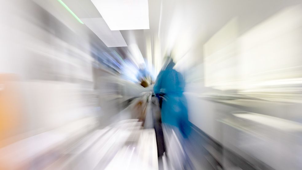 Auf Intensivstationen muss es oft schnell zugehen. Die Probleme ostfriesischer Krankenhäuser, die zur Abmeldung von Intensivstationen für die Notfallversorgung führen, waren bisher jedoch nicht auf die Schnelle zu lösen. Foto: Molter/dpa