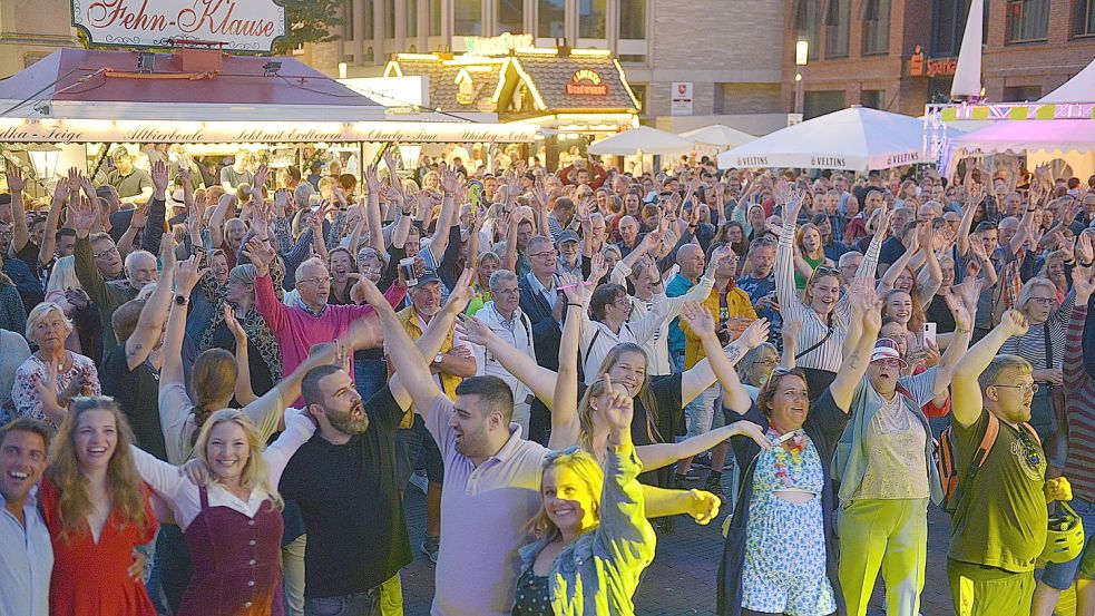 Gute Stimmung auf dem Denkmalsplatz. Foto: Wolters