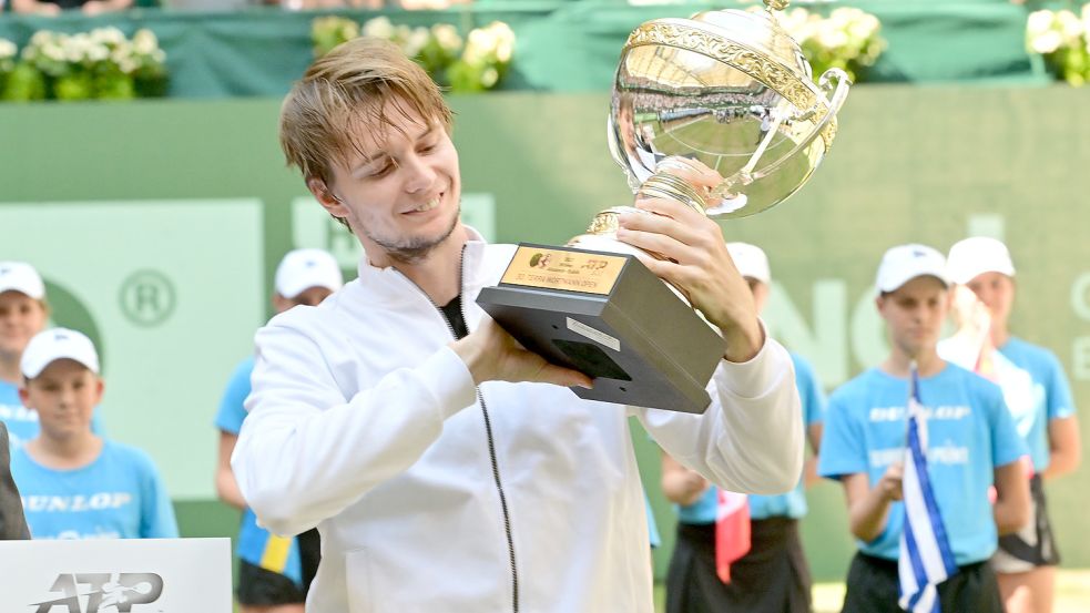 Der zweite ATP-Erfolg in der Karriere: Alexander Bublik siegte in Halle. Foto: Helmut Kemme