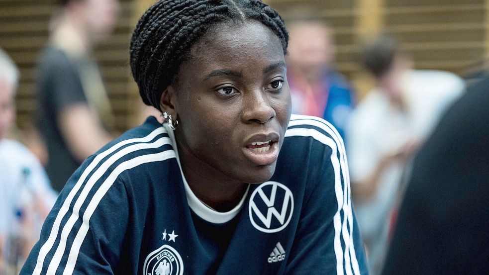 Musste bereits Erfahrungen mit rassistischen Kommentaren machen: Nationalspielerin Nicole Anyomi. Foto: imago/Beautiful Sports